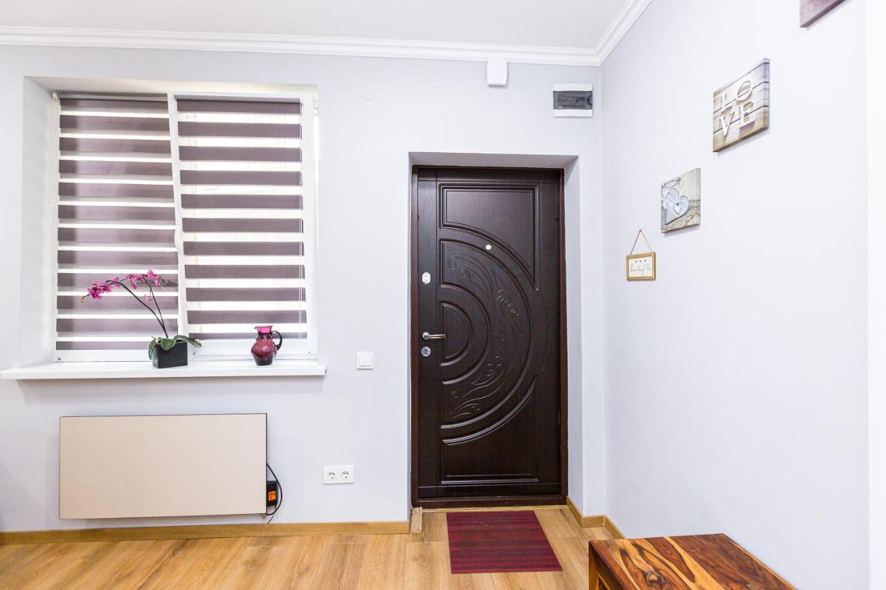 Сучасна Квартира По Вул Дарії Гусяк 9 Біля Краківського Lviv Eksteriør bilde